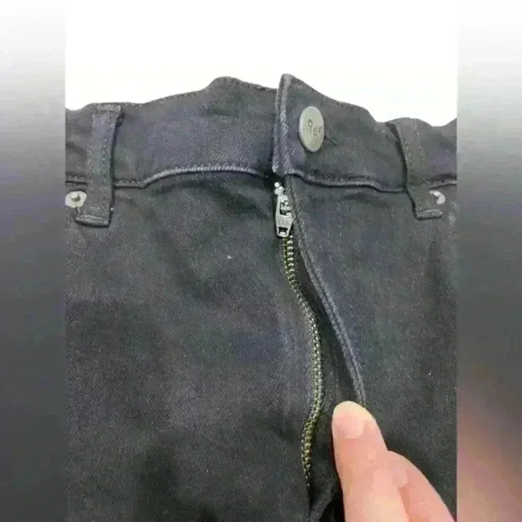 Reformation Black “high and‎ skinny” Jean in faded black destroyed Size 27 - Picture 7 of 16